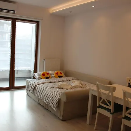 3 Aircon With Free Parking, Balcony Walking Distance Old Town Apartament *