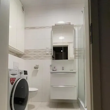 Apartment 3 Aircon With Free Parking, Balcony Walking Distance Old Town *