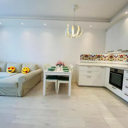 3 Aircon With Free Parking, Balcony Walking Distance Old Town Apartament