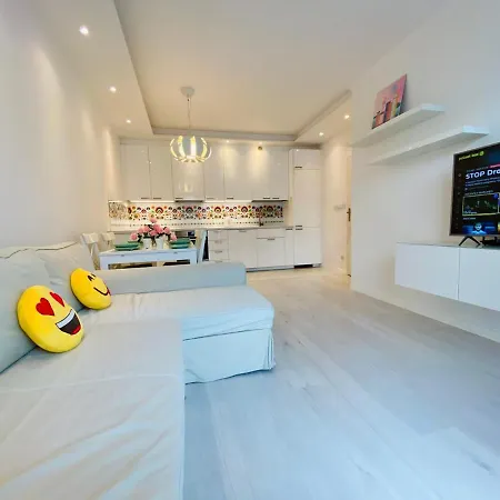 3 Aircon With Free Parking, Balcony Walking Distance Old Town Apartament